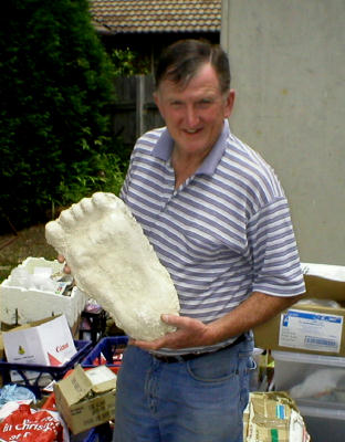 Rex Gilroy holding Yowie cast Exhibit